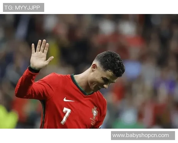 足球球星搞笑瞬间合集高清版展现明星球员幽默风采和精彩表情