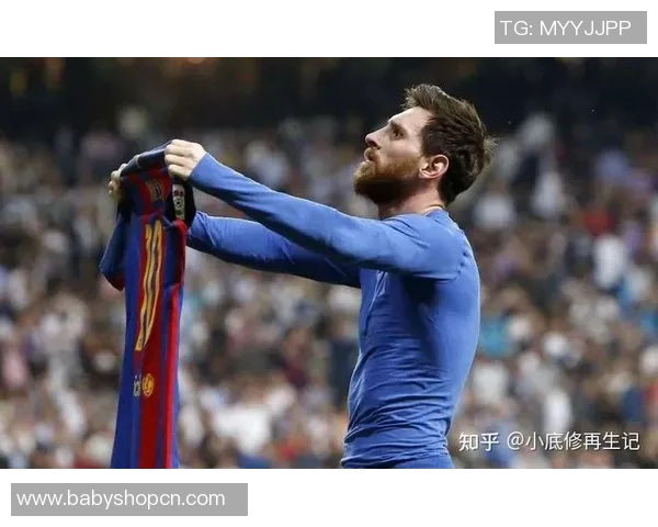 足球球星街头即兴对决路人上演巅峰较量引爆全场热血瞬间 足球球星街头即兴对决路人上演巅峰较量引爆全场热血瞬间